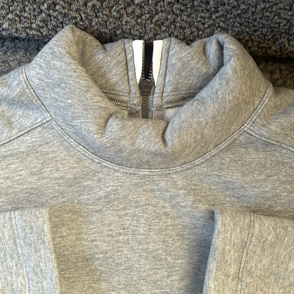 Lululemon - Picture 2 of 3